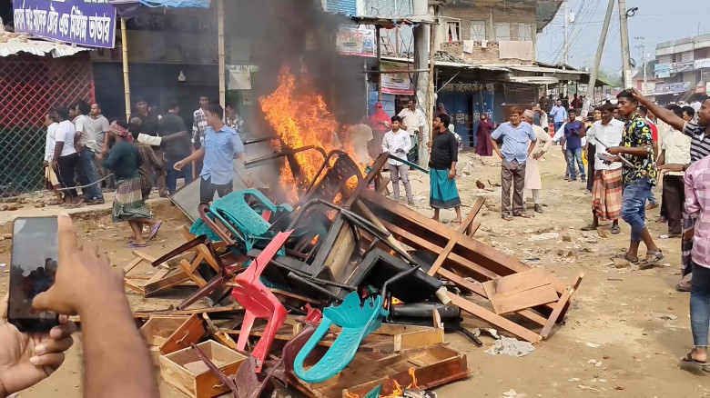 মেহেরপুর ২ আসনে বিএনপির দুপক্ষের হামলা পাল্টা হামল...