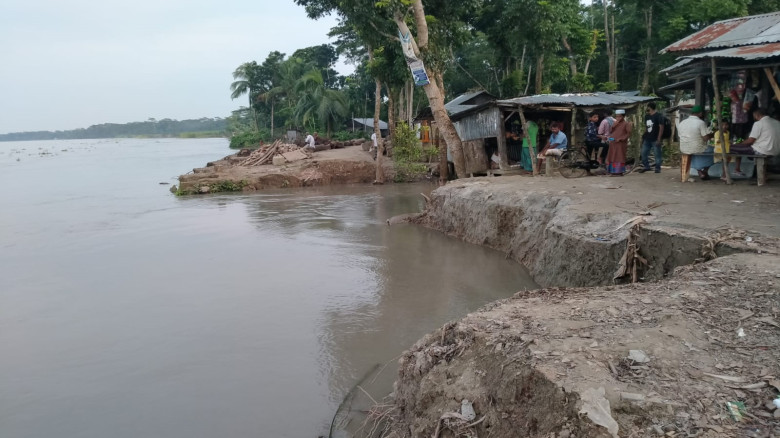 বরিশালের নদী তীরবর্তী হাজার কিলোমিটার এলাকার অর্ধে...