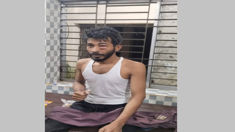 পাথরঘাটায় চোখে মরিচের গুঁড়া দিয়ে গার্মেন্টস ব্য...