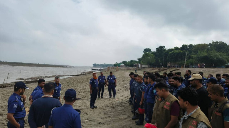 পদ্মার দুর্গম চরাঞ্চলে বিভিন্ন বাহিনীর সক্রিয়তায় ব...