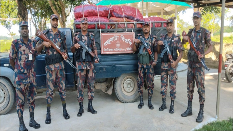 বিজিবি’র অভিযানে ২৫০০ কেজি ভারতীয় পিয়াজ ও মাদকসহ ...