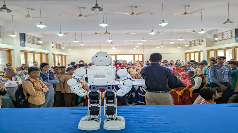 পত্নীতলায় ক্ষুদে শিক্ষার্থীদের হাতে-কলমে বিজ্ঞান ক...