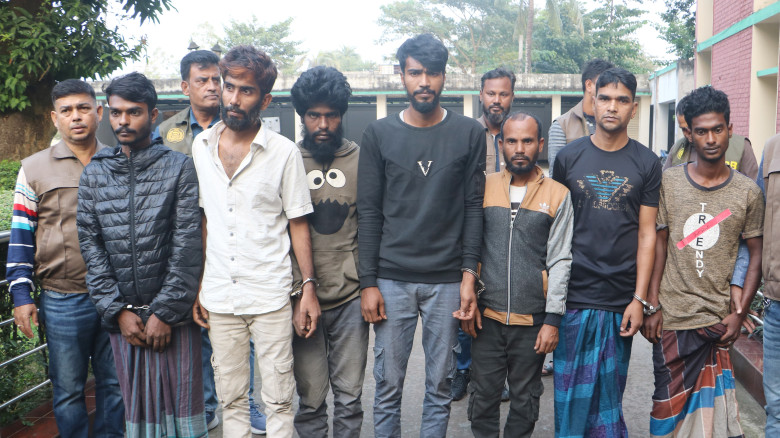 নওগাঁয় মিটার চোর চক্রের ৭ সদস্য গ্রেফতার...