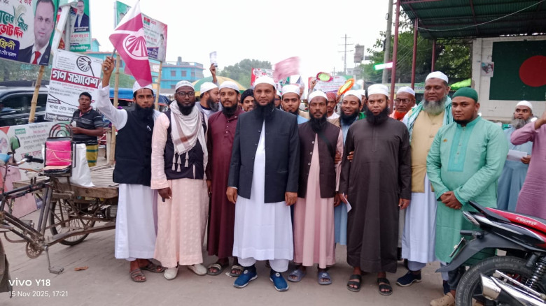 জীবননগর বাজারে হাতপাখা প্রতীকের প্রার্থী হাসানুজ্জ...