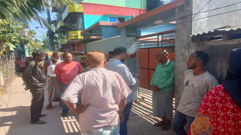 নাতী, নাতনী ও নানীকে ইট দিয়ে থেতলে হত্যা করা হয়...