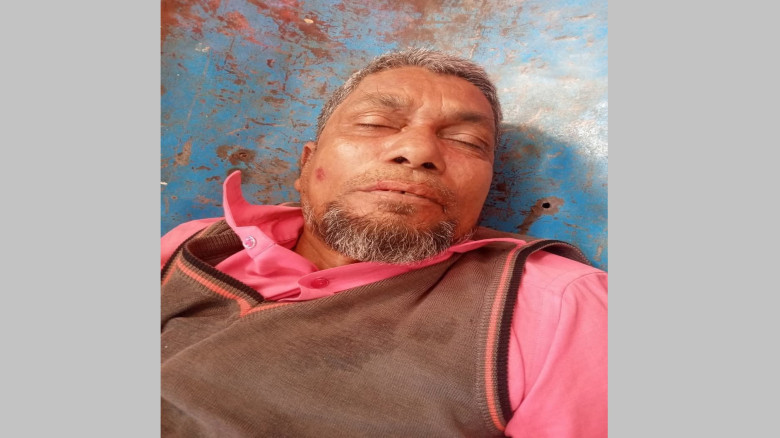 কুষ্টিয়া কুমারখলী পৌরসভায় সার্ভেয়ারের আঘাতে হেলপার...