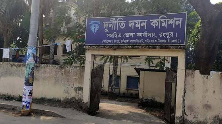 পৌরসভার প্রকৌশলী, কাউন্সিলর ও ব্যবসায়ীর বিরুদ্ধে দ...
