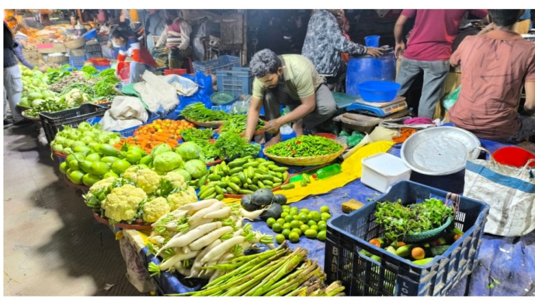 খুলনায় মাছ-সবজির সরবরাহ বাড়লেও কমেনি দাম...