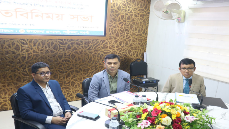 নওগাঁর পত্নীতলায় নবাগত জেলা প্রশাসকের সাথে মতবিনিম...