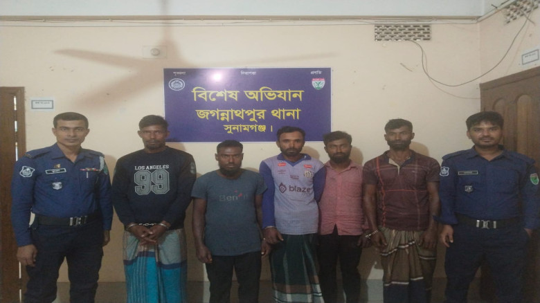 জগন্নাথপু‌রে কুশিয়ারা নদীতে অবৈধভাবে বালু উত্তোলনে...