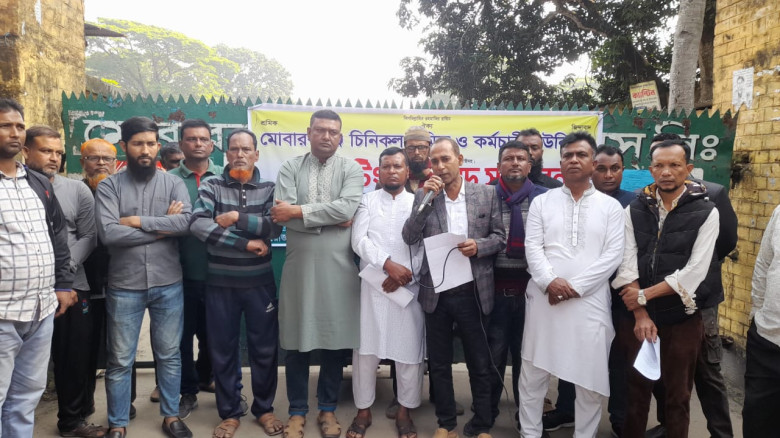 মোবারকগঞ্জ সুগার মিলের শ্রমিকদের গেট মিটিং অনুষ্ঠি...