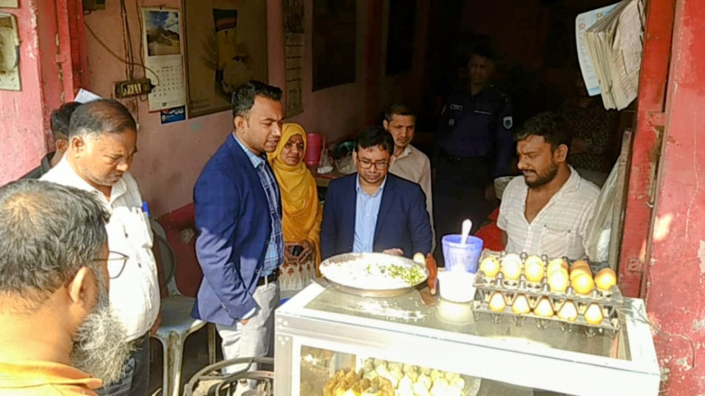 সারিয়াকান্দিতে রেষ্টুরেন্ট ও হোটেলে ভোক্তা অধিকারে...