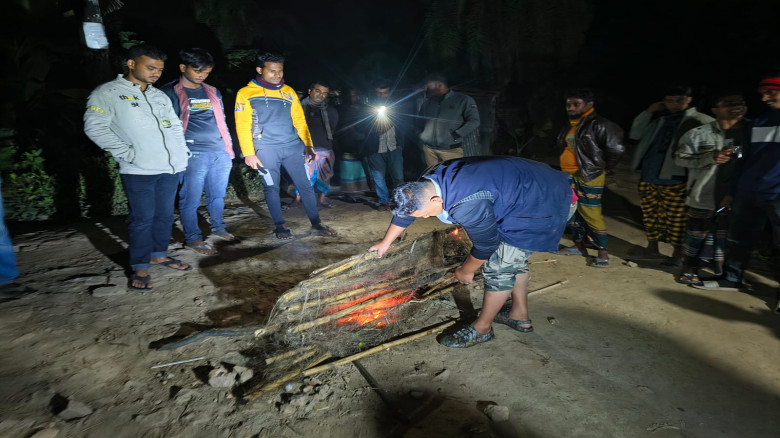 চুয়াডাঙ্গার গড়াইটুপিতে পাখি শিকারীদের বিরুদ্ধে অভি...
