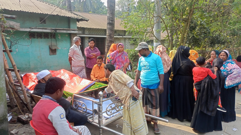 লালপুরে নামাজে যাওয়ার সময় ভটভটির ধাক্কায় মাদ্রাসা ...