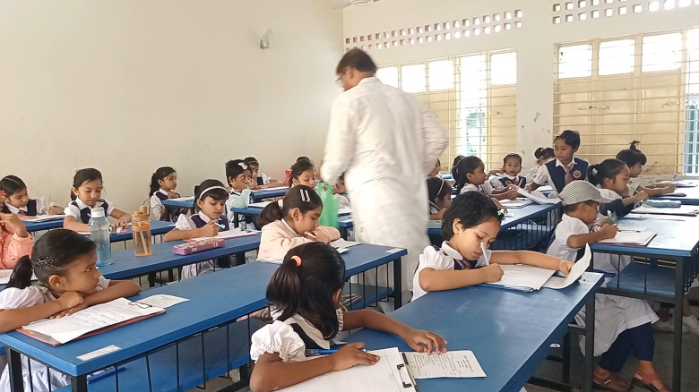 সহকারী শিক্ষকদের কর্মবিরতি, প্রধান শিক্ষক একাই নিল...