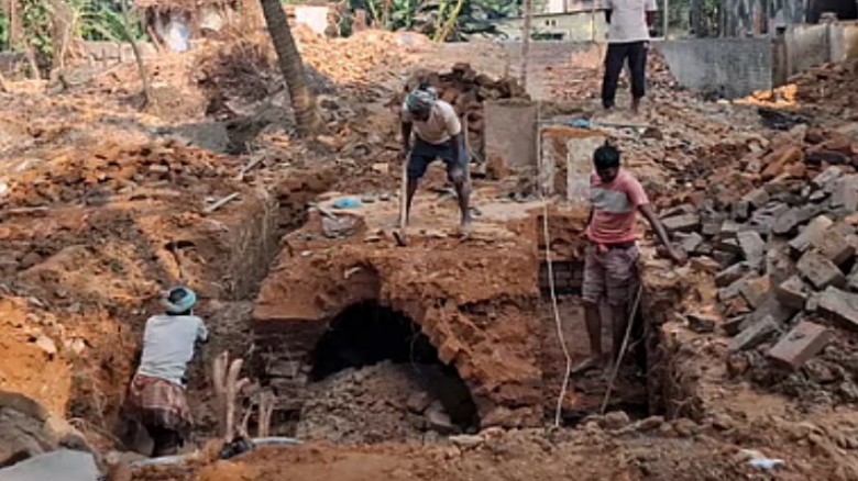 রাজশাহীতে পুরনো জমিদার বাড়িতে সুড়ঙ্গের সন্ধান...