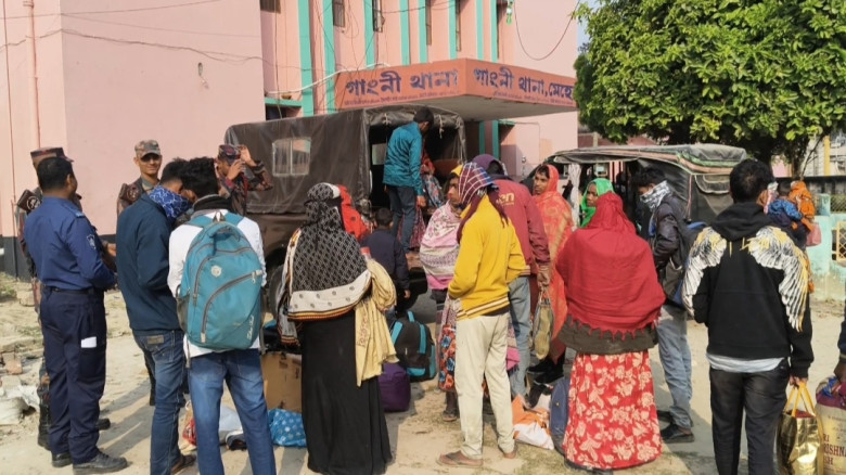 গাংনীর তেঁতুলবাড়িয়া সীমান্ত দিয়ে ৩০ জনকে পুশ-ইন কর...