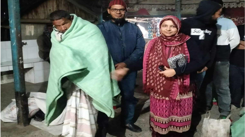 কালীগঞ্জে শীতার্তদের কম্বল দিলেন ইউএনও...