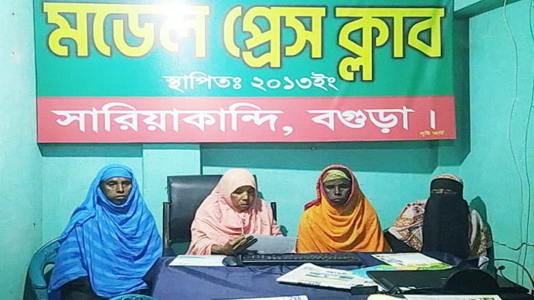 সারিয়াকান্দিতে মিথ‍্যা মামলার প্রতিবাদে বিধবা নারী...