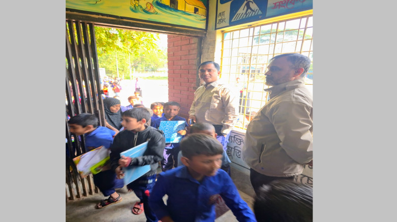 লালপুরে প্রাথমিক বিদ্যালয়ের বার্ষিক পরীক্ষা নিলেন...