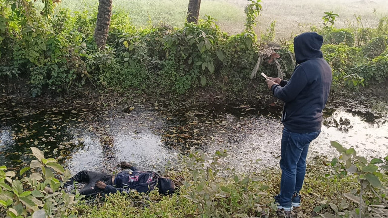 ঝিনাইদহের নসিমন চালককে কুপিয়ে ও শ্বাসরোধ করে হত্যা...