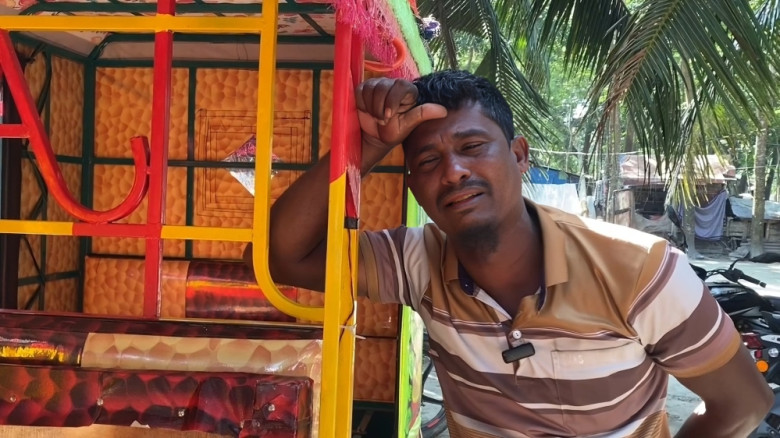রিয়ালের লোভে নিঃস্ব রাঙ্গাবালীর অটোরিকশা চালক রহিম...