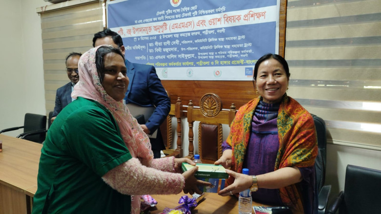 পত্নীতলায় এমএমএস বিষয়ক প্রশিক্ষণ ও স্বাস্থ্য সহায়ক...