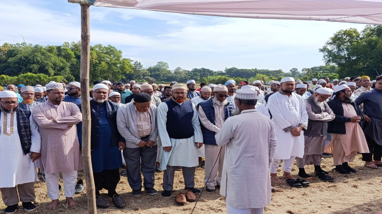 রাজনগরে সাংবাদিক মিজানুর রহমানর মায়ের দাফন সম্পন্ন...