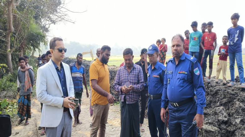 শার্শায় অবৈধভাবে মাটি কাটার দায়ে ৫০ হাজার টাকা জর...