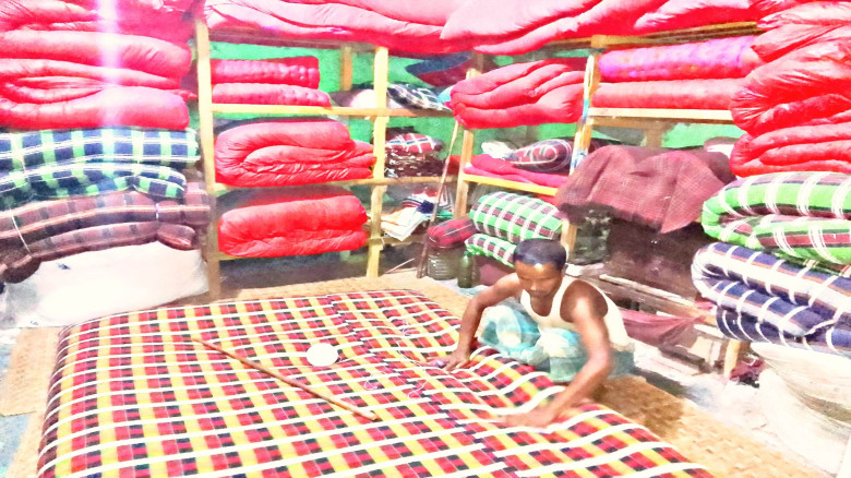 চুনারুঘাটে শীত আগমনে লেপ-তোষক চাহিদা বাড়ছে...