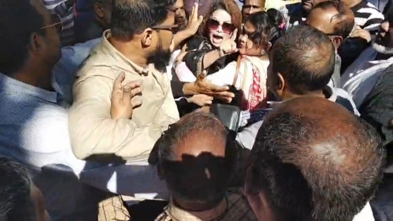 শ্রদ্ধা জানাতে গিয়ে বরিশালে বিএনপির দুপক্ষের হাতাহ...