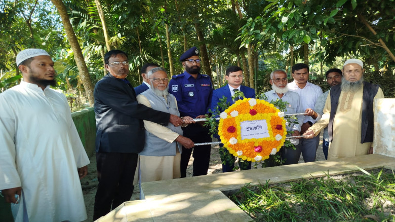 কেন্দুয়ায় শহীদ বীর মুক্তিযোদ্ধাদের কবর জিয়ারত ও পু...