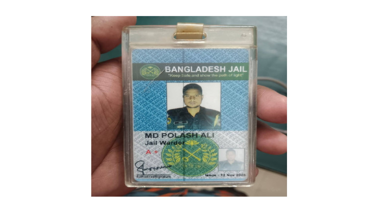 নওগাঁয় বাস চাপায় কারারক্ষী নিহত...