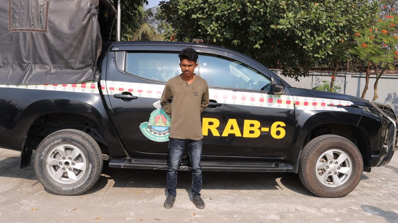 খুলনা আদালত চত্বরে জোড়া খুন, অন্যতম আসামি ইজাজুল গ...