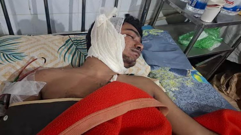 সান্তাহার-নওগাঁ সড়কে ছিনতাইকারীর হামলায় স্ত্রীসহ গ...