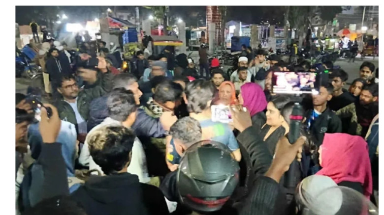 হাদির মৃত্যুতে উত্তাল খুলনা, জুমার নামাজ শেষে দোয়...