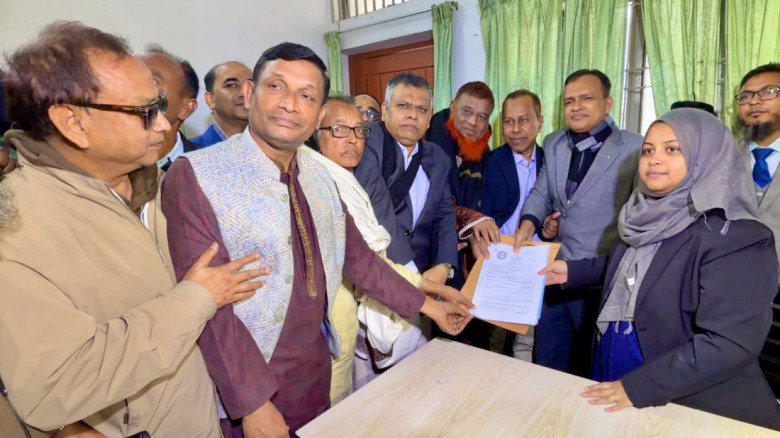 রাজশাহী-৩ আসনে বিএনপির প্রার্থীর মনোয়ন ফরম সংগ্রহ...