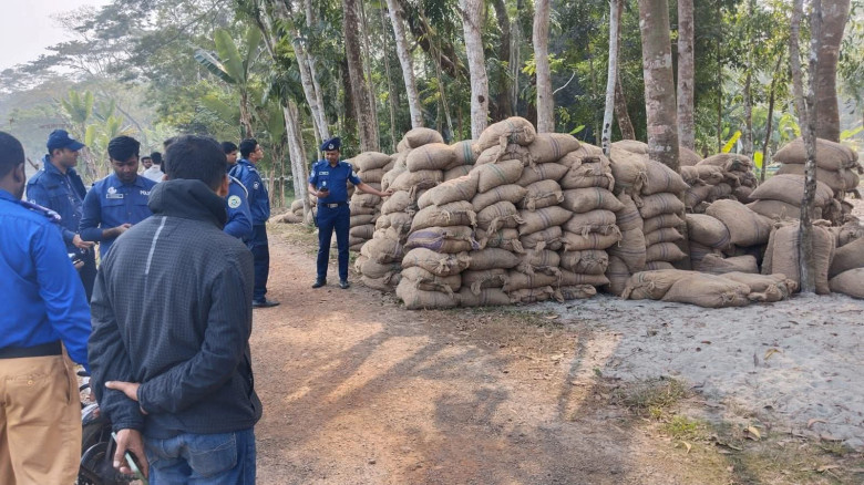 নলছিটিতে ৪৫০ বস্তা আলু জব্দ...