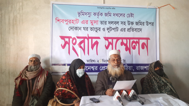 আদালতের নিষেধাজ্ঞা অমান্য করে পুঠিয়ায় জমি দখলের চে...