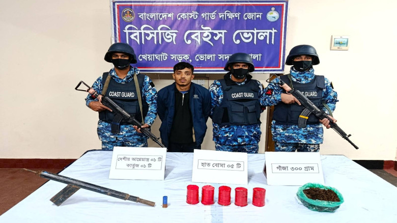 ভোলায় কোস্ট গার্ডের অভিযানে দেশীয় আগ্নেয়াস্ত্র ও ...