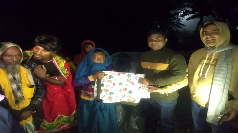 নলছিটিতে অসহায় দুস্থদের মাঝে শীতবস্ত্র বিতরণ করলে...