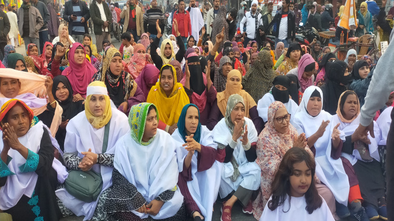 মণিরামপুরে ইকবাল হোসেনকে পুনর্বহালের দাবিতে কাফন প...