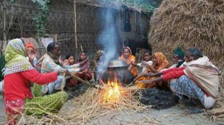 ঝিনাইগাতীতে শীতে জবুথবু খেটে খাওয়া ছিন্নমূল মানুষ...