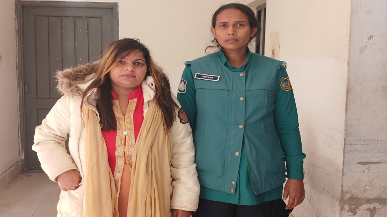 বরিশালে দত্তক মেয়েকে নির্যাতনের অভিযোগে আটক গৃহকর্...