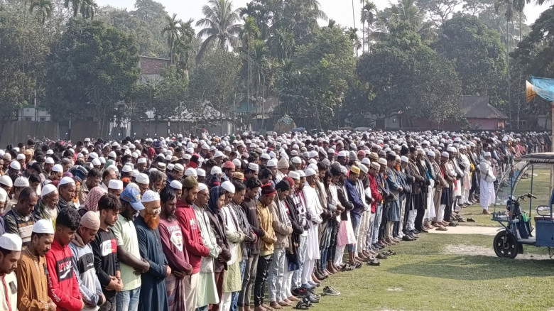 ঈশ্বরগঞ্জে বেগম খালেদা জিয়ার গায়েবানা জানাজায় জনতা...