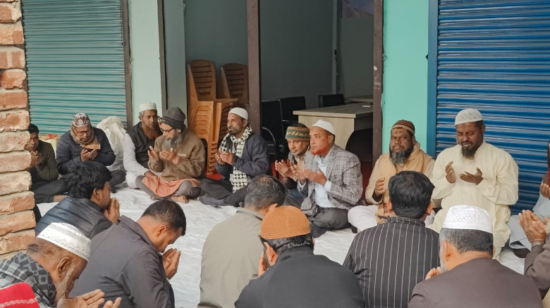 দেশনেত্রী বেগম খালেদা জিয়ার মৃত্যুতে জীবননগরে কাপড়...