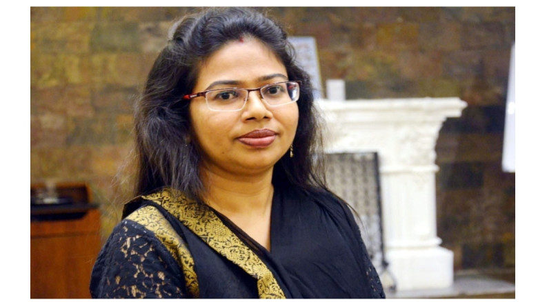 উপ-ব্যবস্থাপনা পরিচালক ঝুমুর বালার অপসারণ দাবিতে ব...