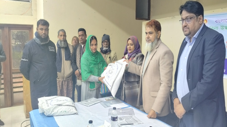 ঠাকুরগাঁওয়ে সাড়ে ৩'শ কৃষক বিনামূল্যে পেলেন বিনাধান...