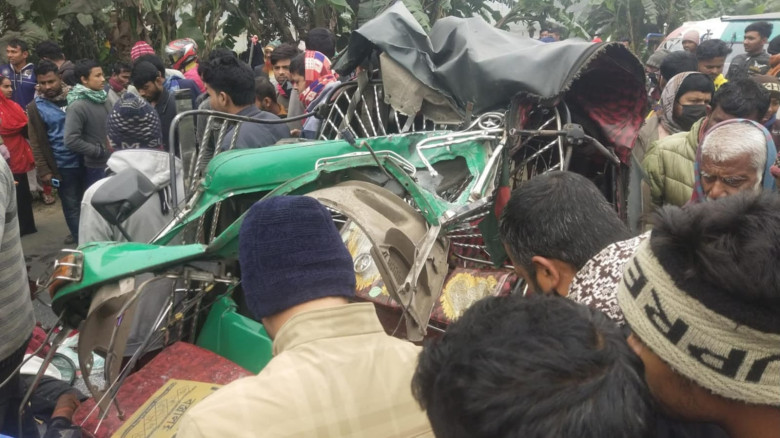 তারাকান্দায় সড়ক দুর্ঘটনায় একজন নিহত, আহত ৪...