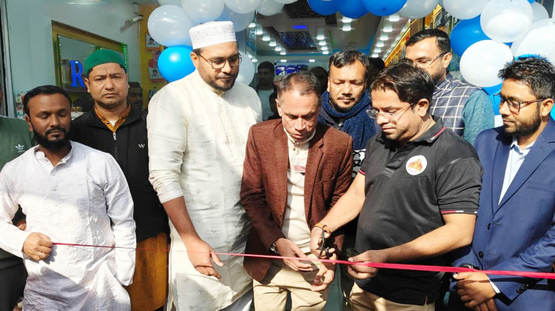 আড়ম্বরপূর্ণ অনুষ্ঠানের মধ্য দিয়ে রানীগঞ্জ বাজারে র...